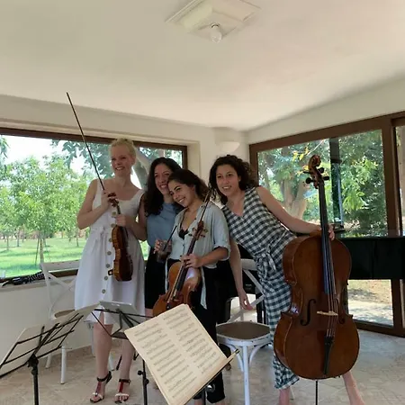 Bed & Breakfast Tenuta Monaci La Murra 4*