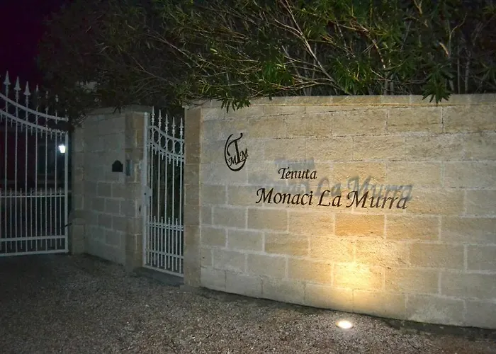 Tenuta Monaci La Murra Bed & Breakfast